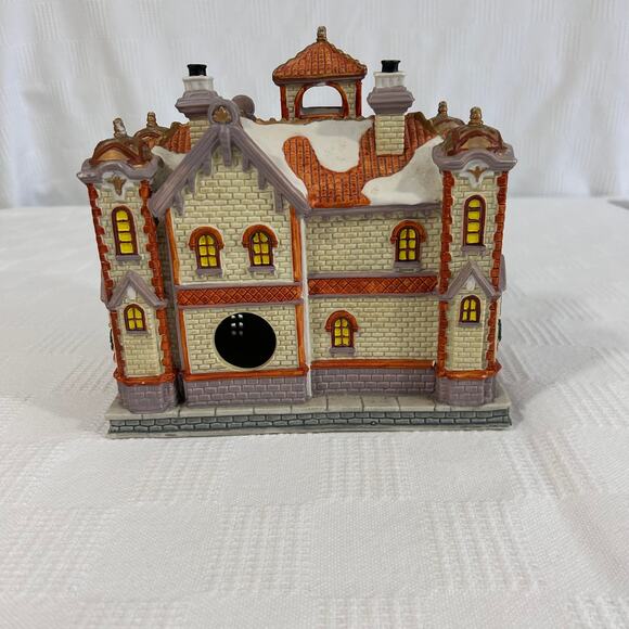 Lemax Caddington Village Grand Junction Station Porcelain Light House Christmas - Picture 9 of 10